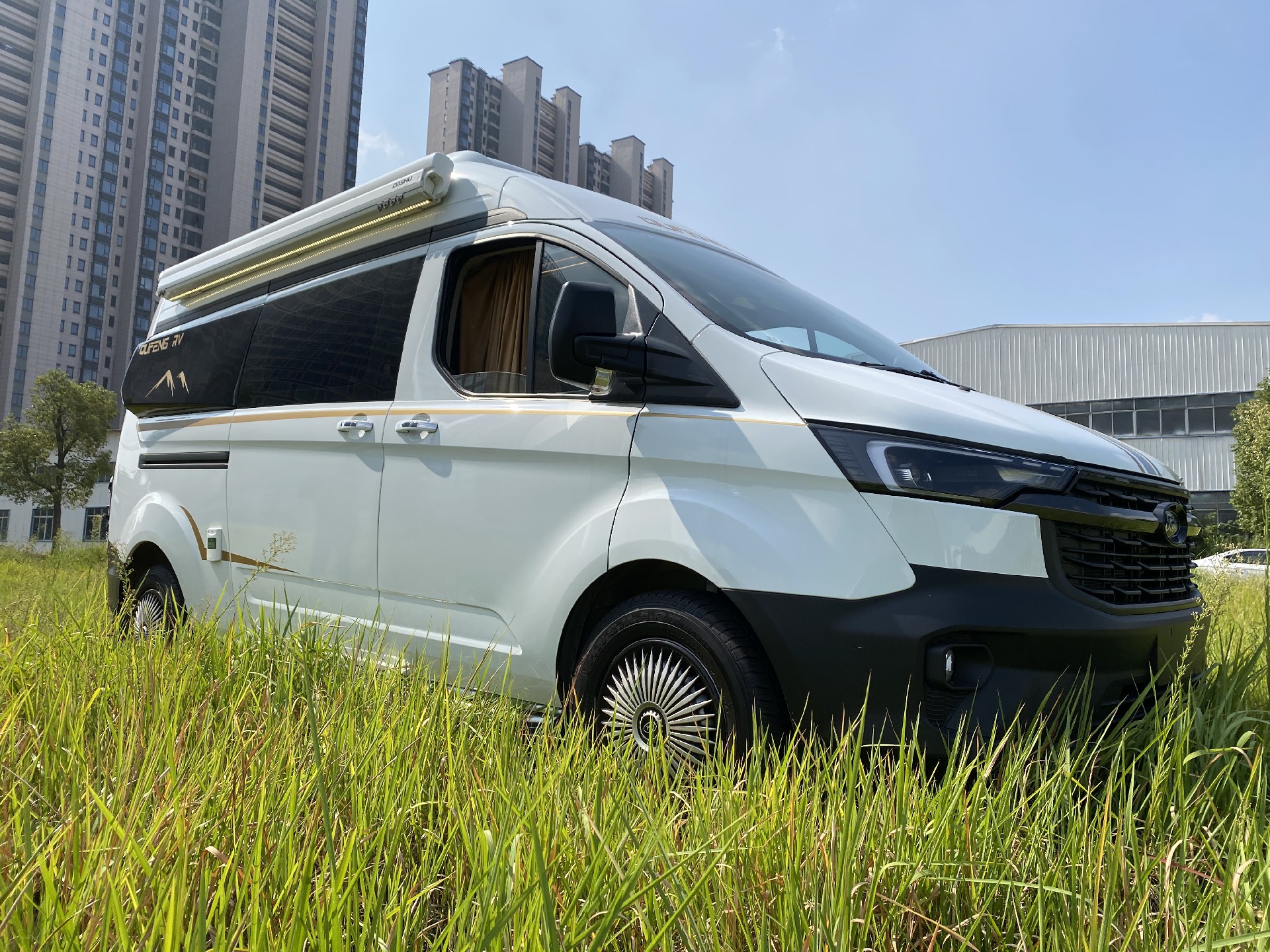 江铃福特小房车，夫妻旅游放松身心、回归自然，趣蜂B610首选！